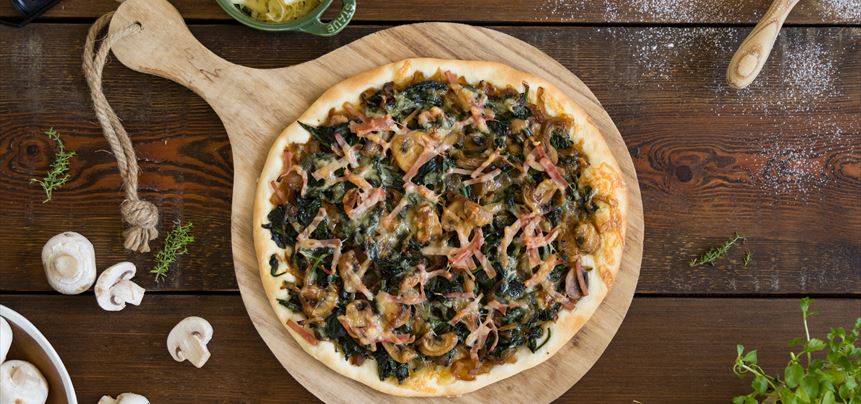 Imagen de Pizza de espinacas con champiñones y jamón