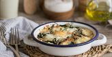 Imagen de Huevos gratinados con puré de patatas y espinacas