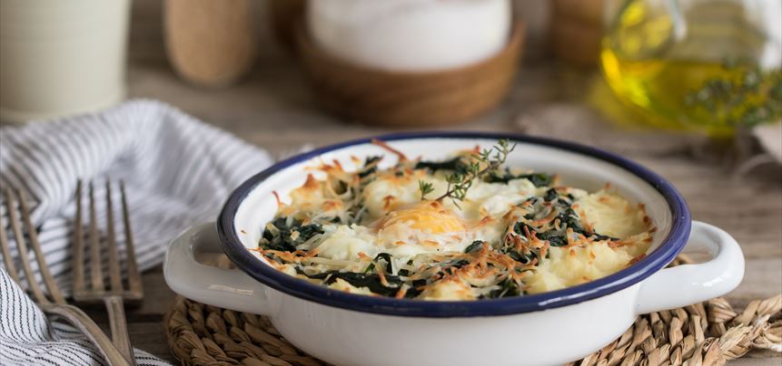 Imagen de Huevos gratinados con puré de patatas y espinacas