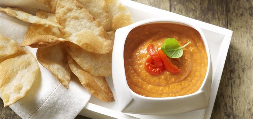 Imagen de Hummus de pimientos rojos asados con obleas