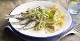 Imagen de Sardinas a las hierbas con ravioli de manzana