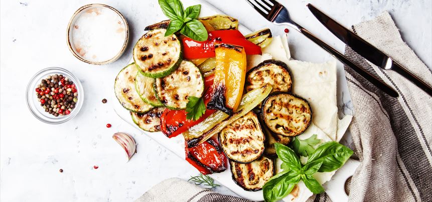 Imagen de Verduras a la plancha con salsa de tomate y hierbas