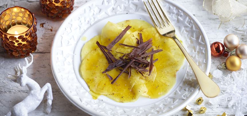 Imagen de Carpaccio de piña con virutas de chocolate