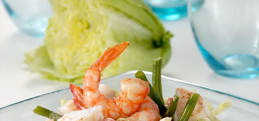 Imagen de Ensalada de alubias con judías verdes, rape y gambas