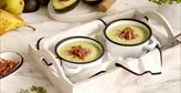 Imagen de Crema fría de aguacate y peras con jamón