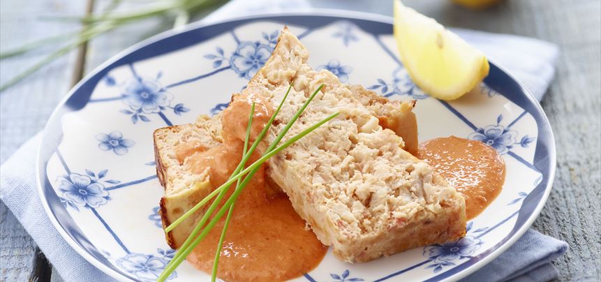 Imagen de Pastel de merluza con salsa de piquillos