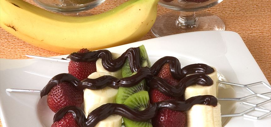 Imagen de Brocheta de frutas con salsa de chocolate