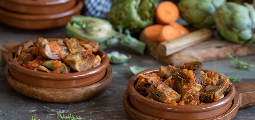 Imagen de Alcachofas guisadas con salsa de tomate