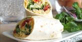 Imagen de Wraps con huevos revueltos, rúcula y tomate