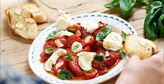 Imagen de Ensalada de tomates asados y mozzarella al aceite de ajo