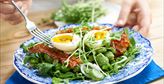 Imagen de Ensalada de habas con beicon y huevo
