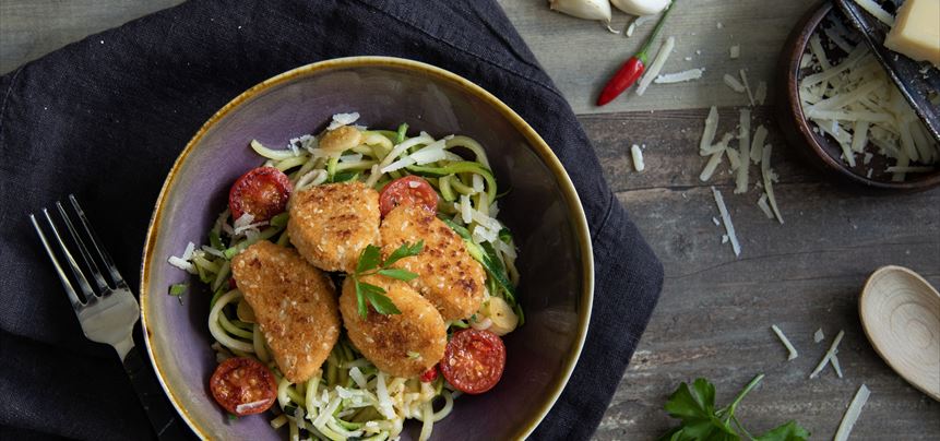Imagen de Ensalada templada de espaguetis de calabacín y Nuggets veganos