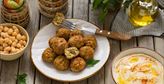Imagen de Falafel con hummus de garbanzos y crudités de verduras