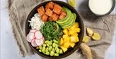 Imagen de Poke de salmón y salsa de jengibre