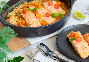 Salmón al horno con verduras y curry